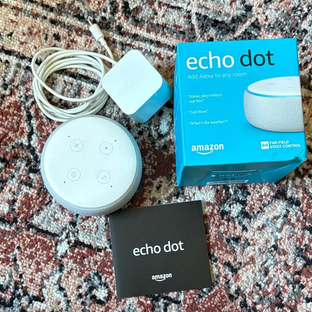 Amazon echo dot 3rd generation White - Picture 1 of 1
